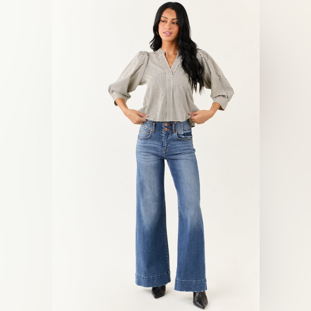 Entro Off White Railroad Stripe V Neck Half Sleeve Top - Picture 3 of 10